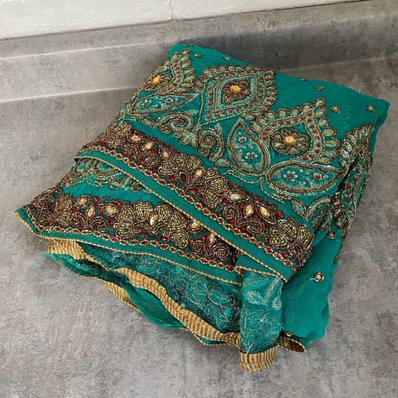 Beautiful 🤩 Saree - Picture 3 of 8